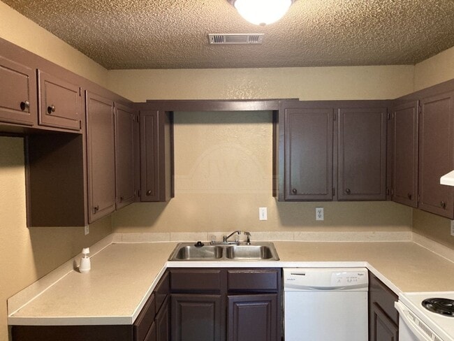 Building Photo - 1805 Galaxy Dr