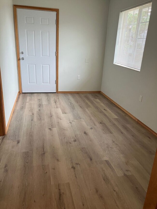 Building Photo - 3 Bedroom 2 bath house in Newberg