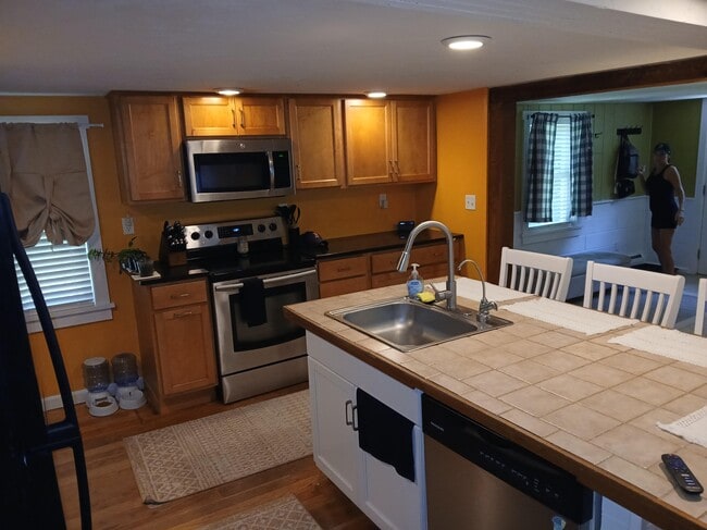 Building Photo - 30 Searles Hill Rd