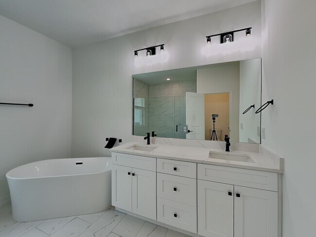 Building Photo - 25245 Delgado Dr