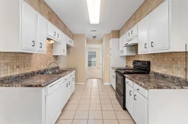 Building Photo - 6610 Marshall Pl Dr