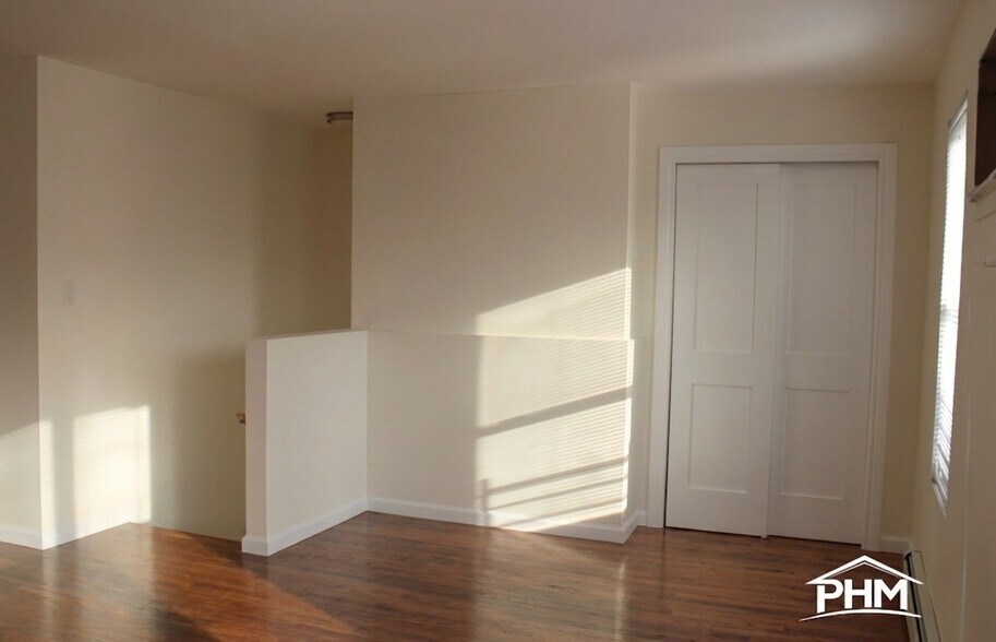 Building Photo - 673 Ashford St