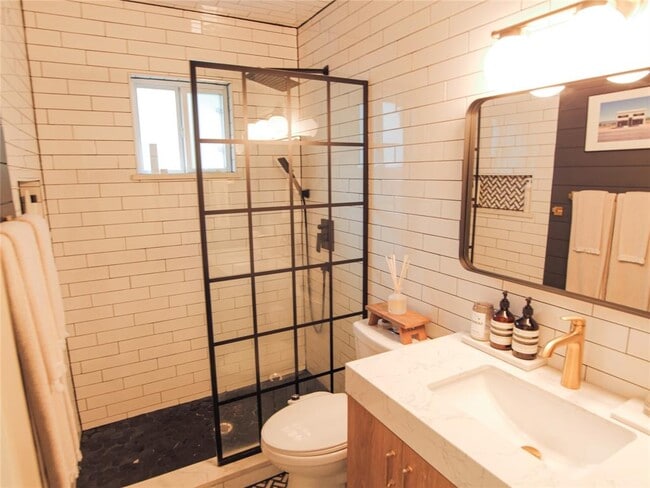 Building Photo - 1308 San Bernard St