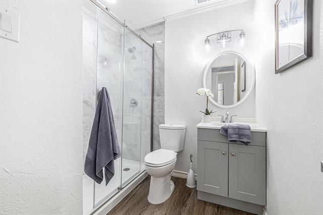 Building Photo - 736 Sherbrook Dr