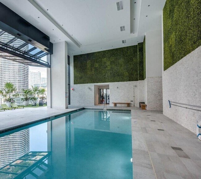 Building Photo - 1010 Brickell Ave