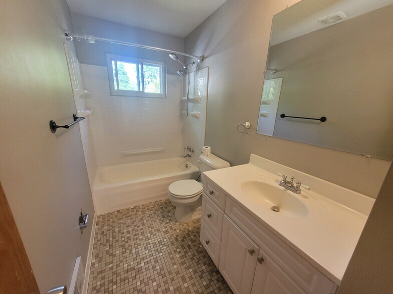 Building Photo - 518 Bergen Ave