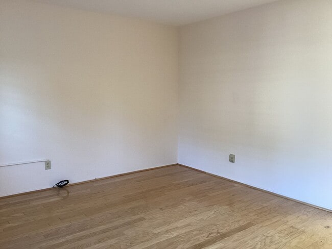 Building Photo - Seacliff Beach!