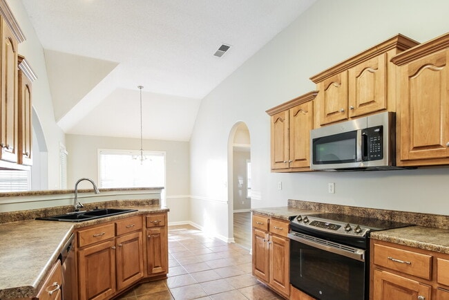 Building Photo - 8785 Oak Grove Blvd