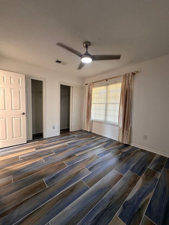 Building Photo - Newly Renovated 3 bedroom home in the heart of Miramar Beach!