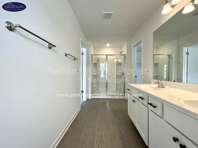 Building Photo - 5770 Thornton Dr