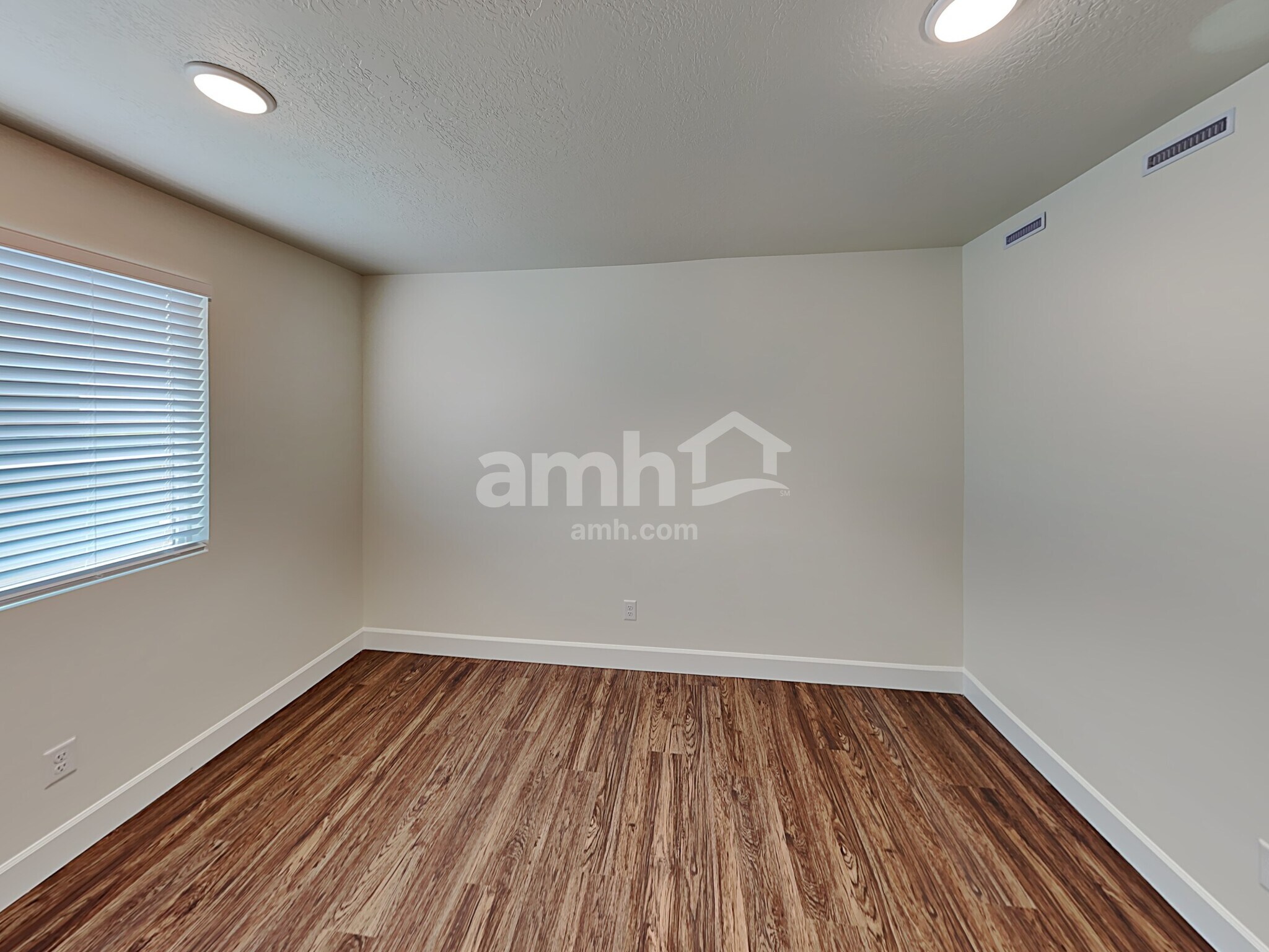 Building Photo - 3264 Fields Ave