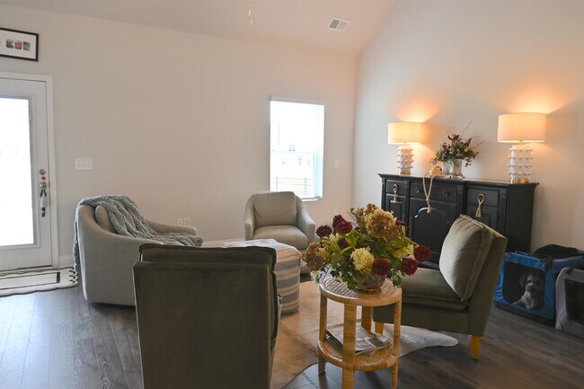 Building Photo - 2464 Campton Lp