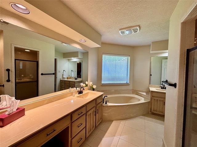 Building Photo - 1412 Brookshire Dr