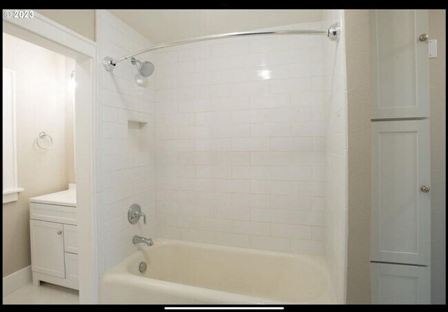 Building Photo - 1134 SE 45th Ave