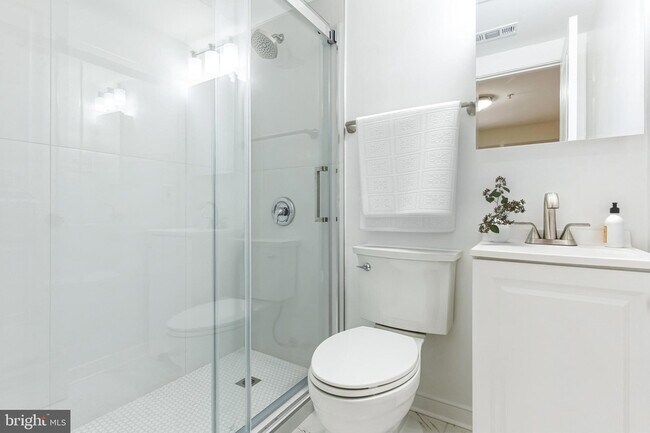 Building Photo - 1300 Belmont St NW