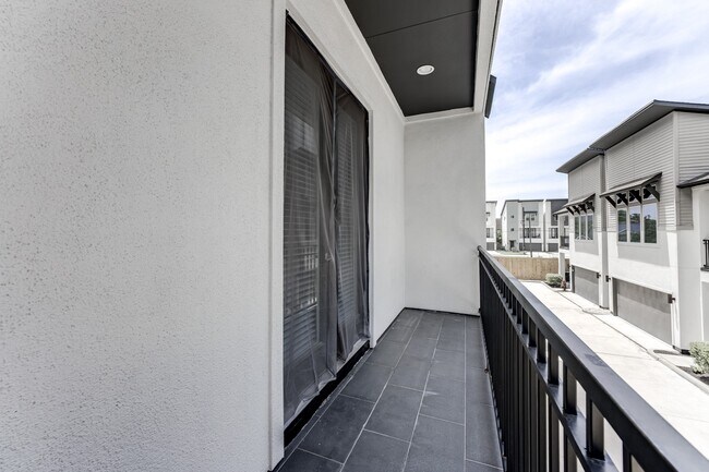 Building Photo - 2510 Tuam St