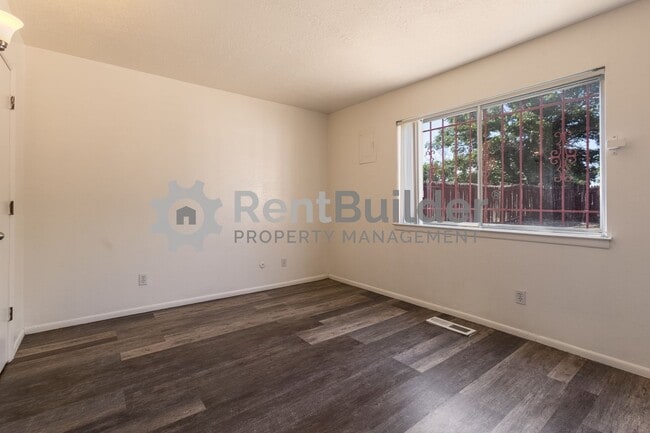 Building Photo - **WE HAVE REACHED THE APPLICATION LIMIT.  APPLY AT YOUR OWN DISCRETION