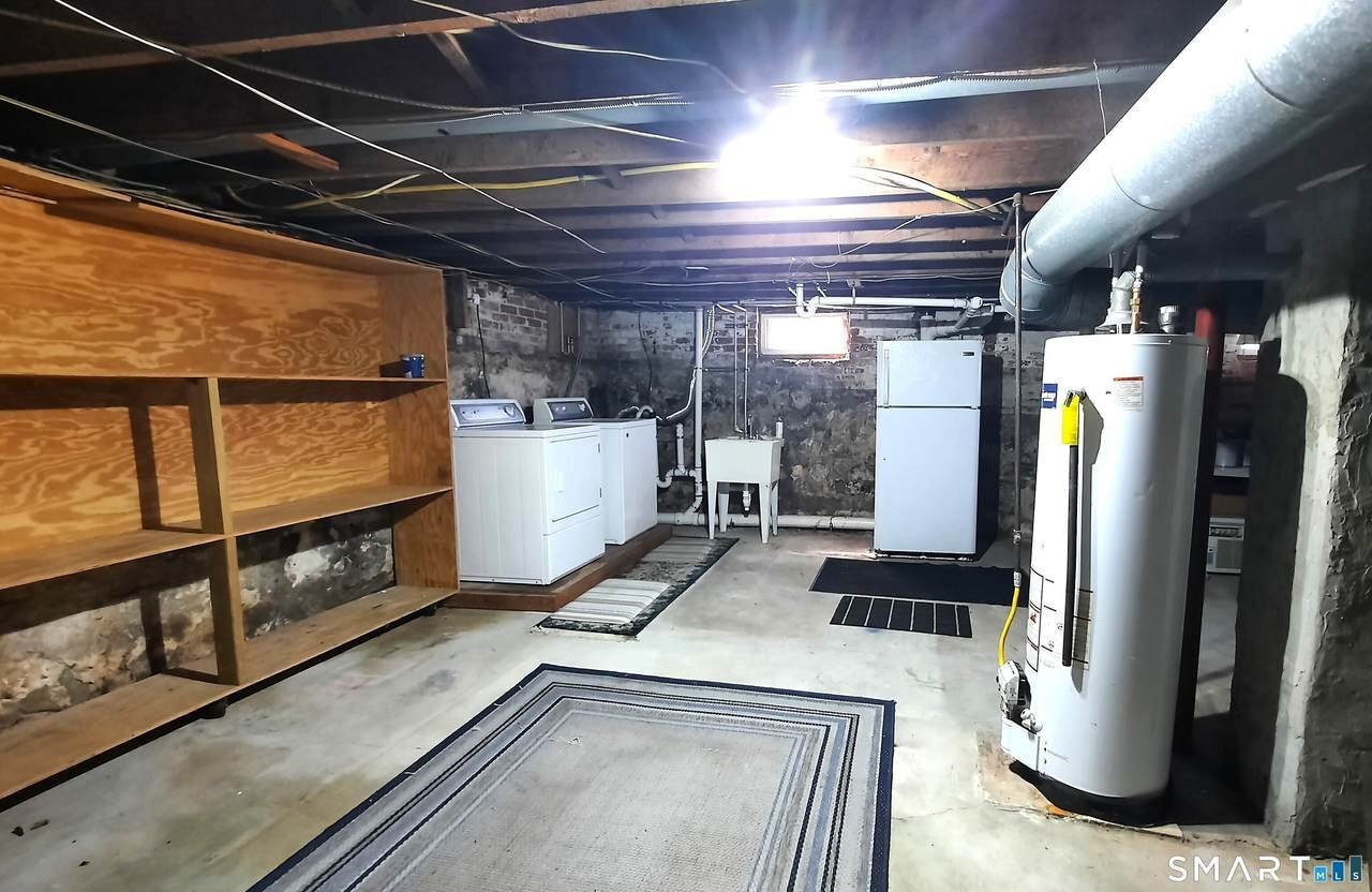 Building Photo - 21-23-23 Community Ave