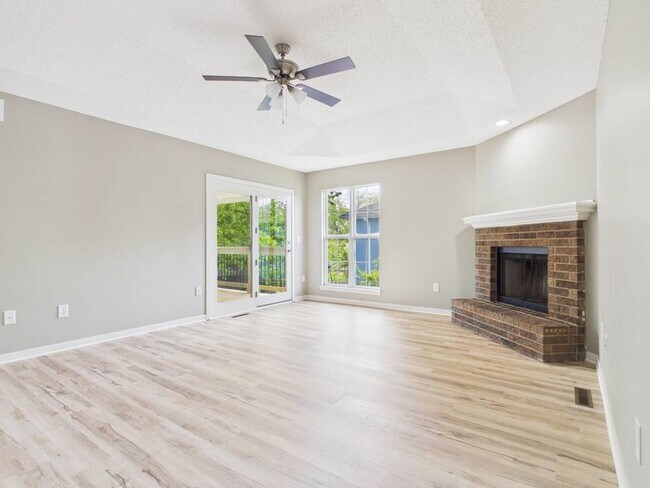 Building Photo - 1206 Foxridge Dr