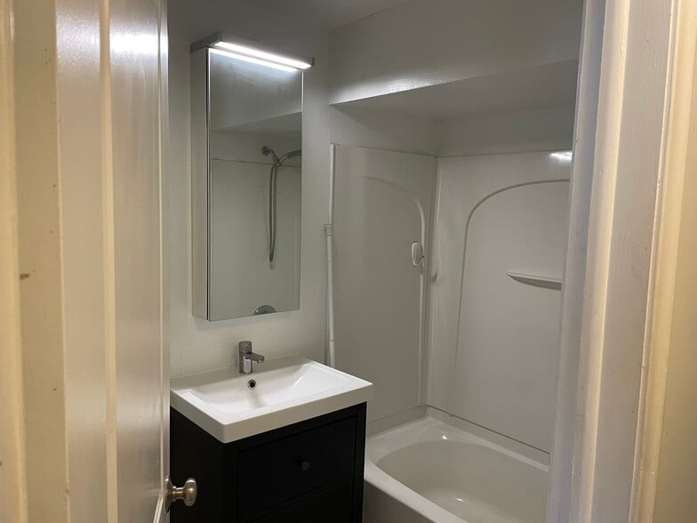 Building Photo - 206 N Pearl St