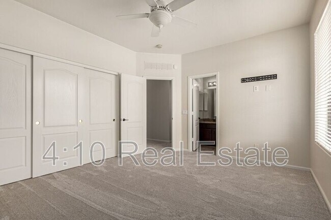 Building Photo - 463 W Canary Way