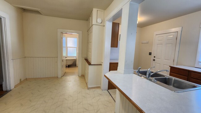 Building Photo - South Hill Home!! Coming Soon!