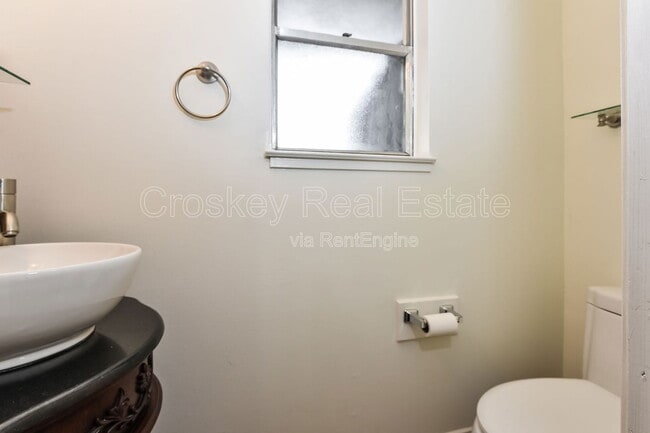 Building Photo - 5422 Roundtree Ct