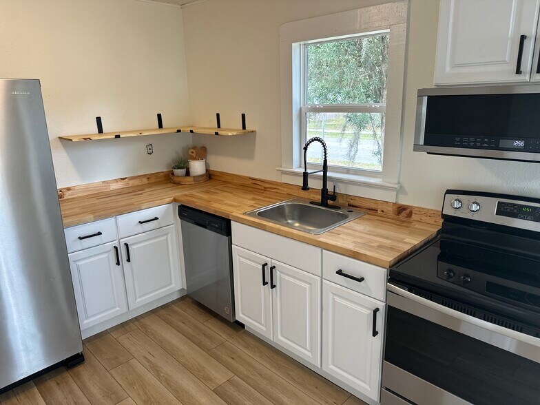 Kitchen - 4949 17th St