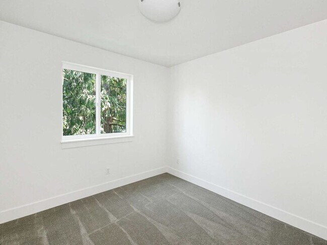 Building Photo - 3654 SE 67th Ave