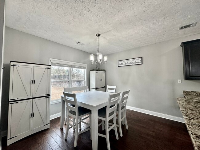 Building Photo - 9583 Yarbrough Rd