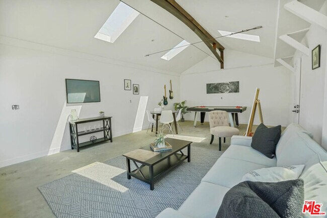 Building Photo - 3924 Tuller Ave