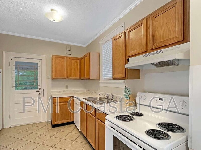 Building Photo - 521 E 49th St