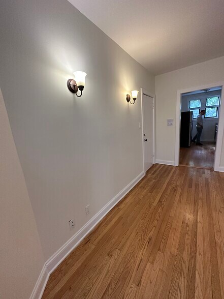 Building Photo - 4036 N Ashland Ave