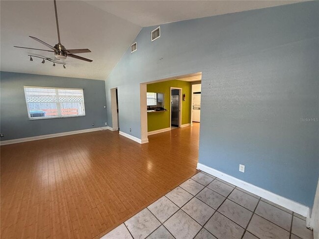 Building Photo - 421 5th Ave NE