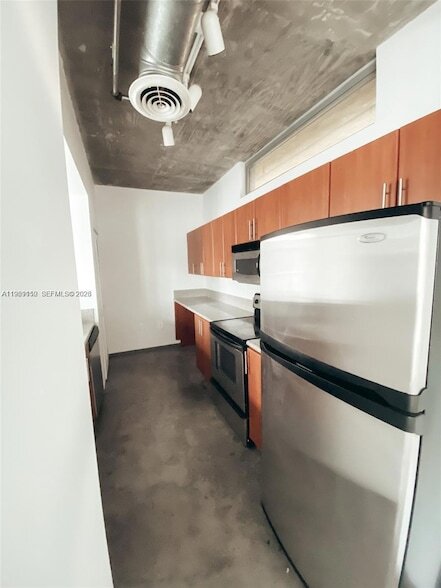 Building Photo - 455 NE 25th St