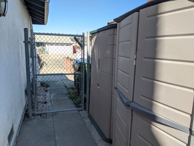 Building Photo - 2654 Olivestone Way