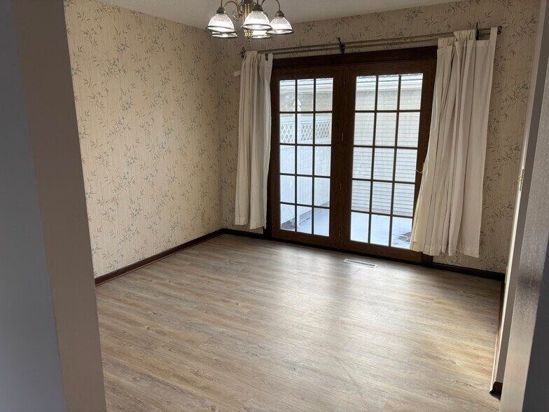 Building Photo - 5277 NW Torgerson Dr