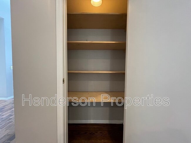 Building Photo - 501 Fenton Pl