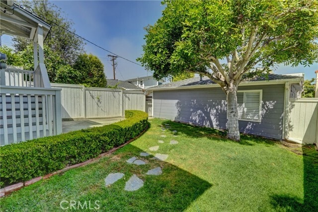 Building Photo - 425 Dahlia Ave