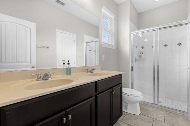 Building Photo - 4159 Oak Tree Dr