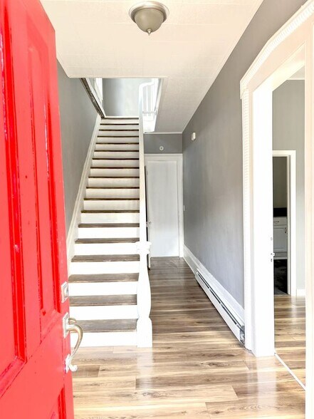 Building Photo - 709 Church St