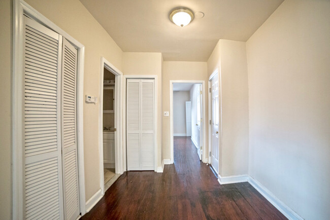 Building Photo - Spacious Kingman Park Apartment! One Bed P...