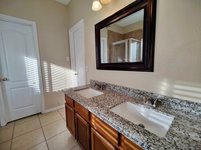 Building Photo - 21915 Stockbridge Ln