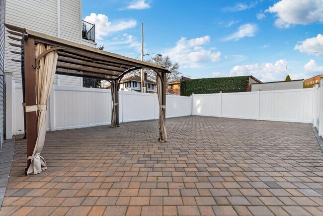 Building Photo - 104 McAdoo Ave