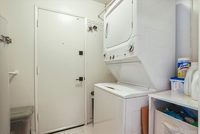 Building Photo - 16872 Cod Cir