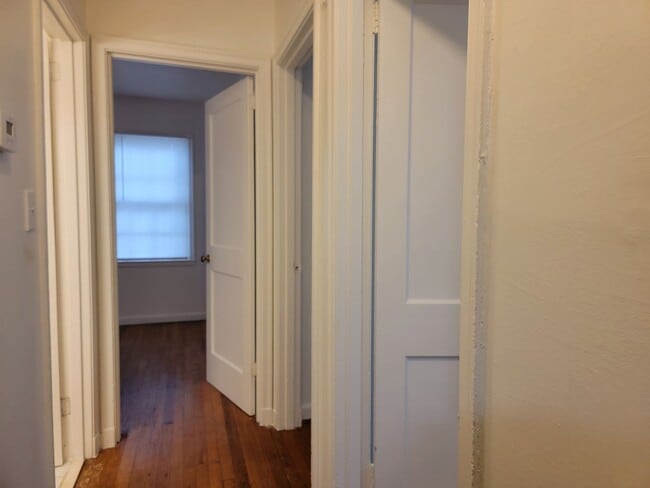Building Photo - Affordable Living $1100 - Marta, AUC and C...