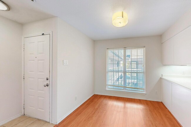 Building Photo - 4303 Buena Vista St
