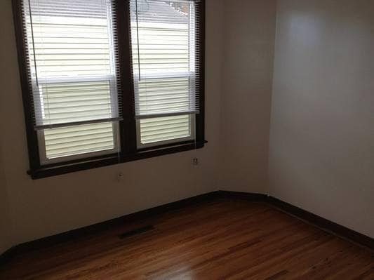 Building Photo - Cute 1 Bedroom House