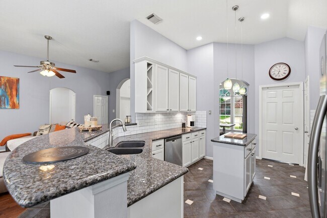 Building Photo - 2105 Mossy Trail Dr
