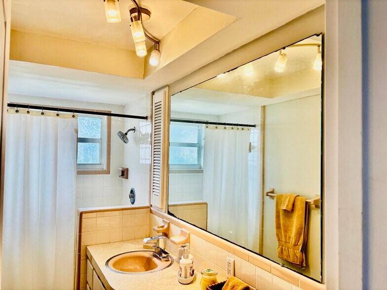 Building Photo - 381 Delido Ct